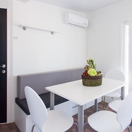 Camping Adria Mobile Homes In Camping Kastanija Новиград Екстериор снимка