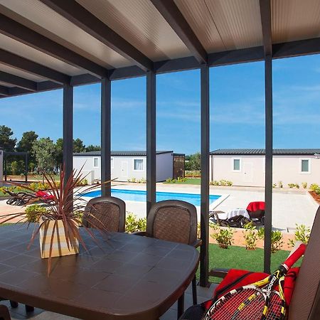 Camping Adria Mobile Homes In Camping Kastanija Новиград Екстериор снимка