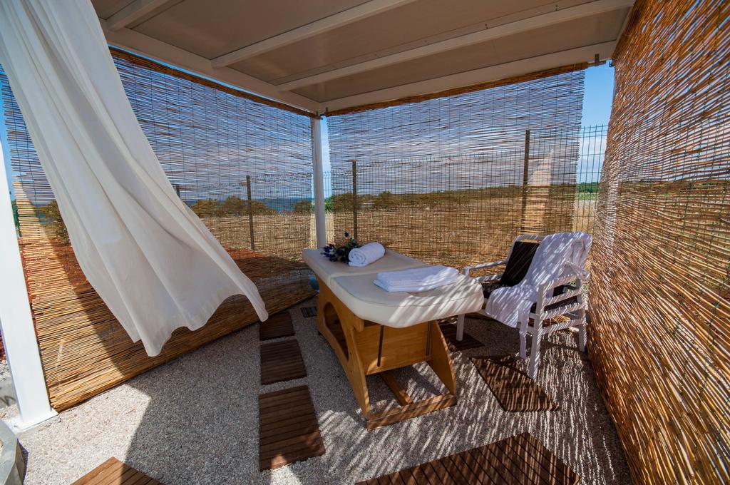 Camping Adria Mobile Homes In Camping Kastanija Новиград Екстериор снимка