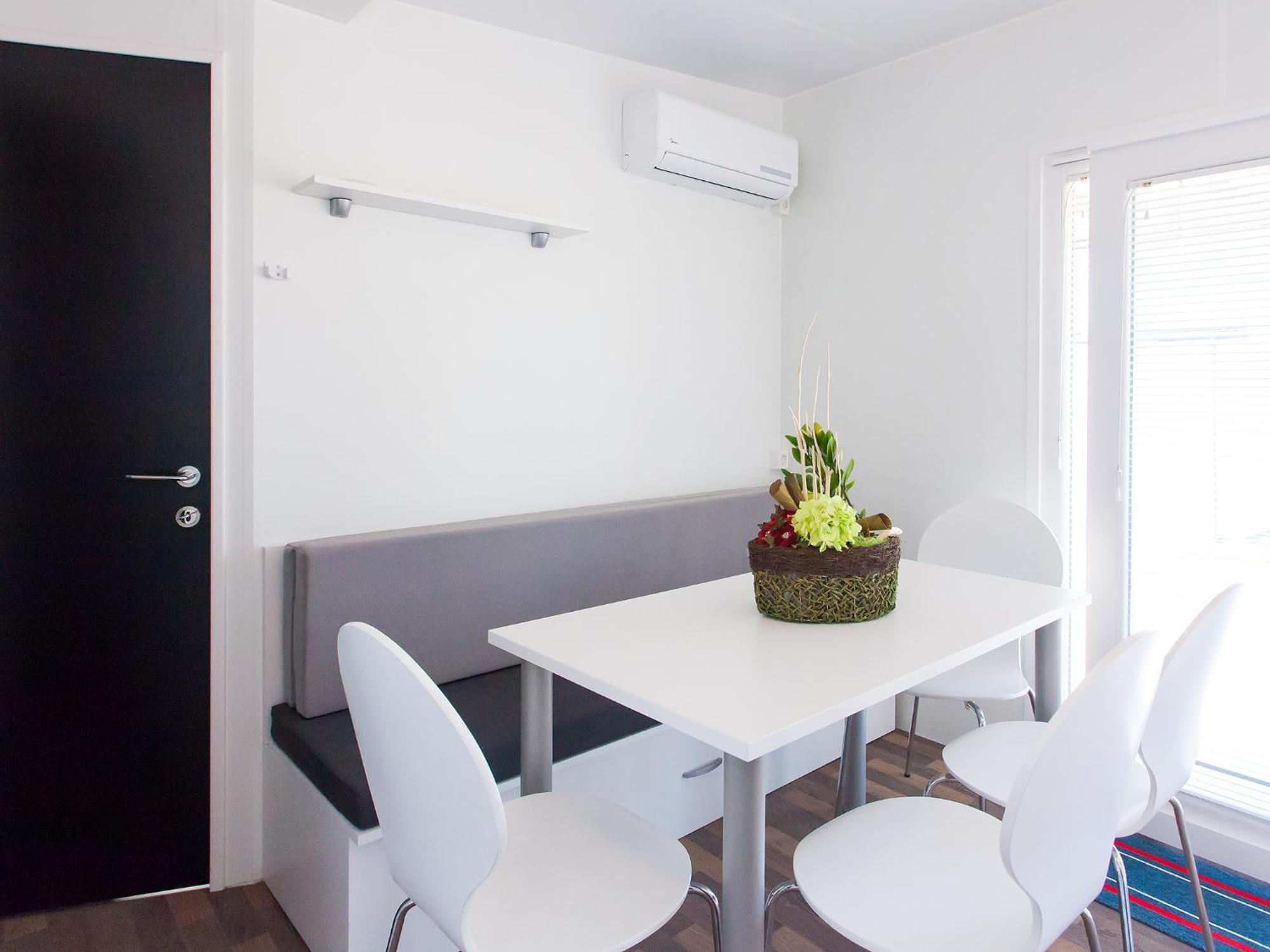 Camping Adria Mobile Homes In Camping Kastanija Новиград Екстериор снимка