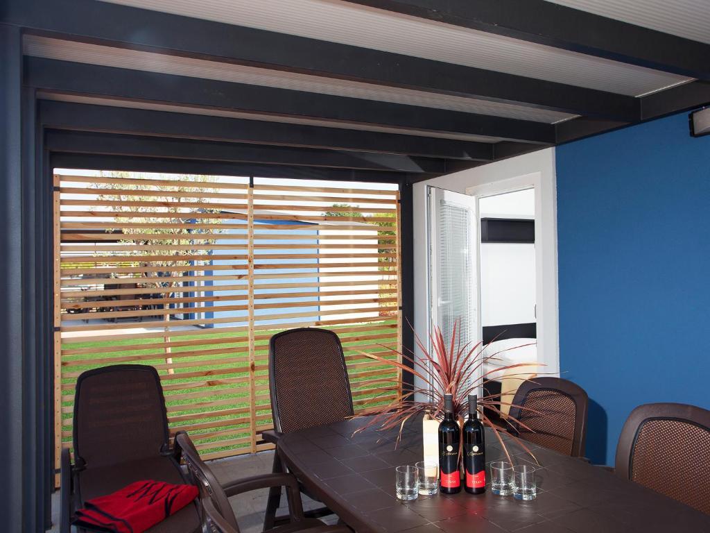 Camping Adria Mobile Homes In Camping Kastanija Новиград Екстериор снимка