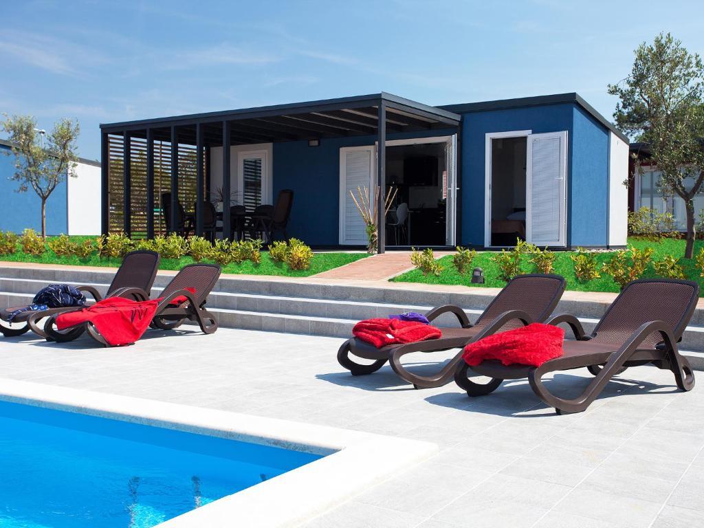 Camping Adria Mobile Homes In Camping Kastanija Новиград Екстериор снимка