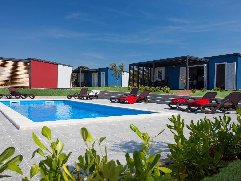 Camping Adria Mobile Homes In Camping Kastanija Новиград Екстериор снимка