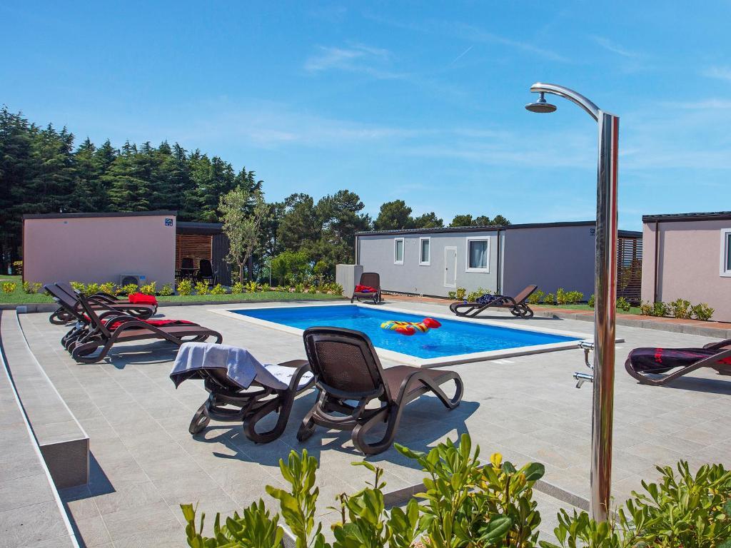 Camping Adria Mobile Homes In Camping Kastanija Новиград Екстериор снимка