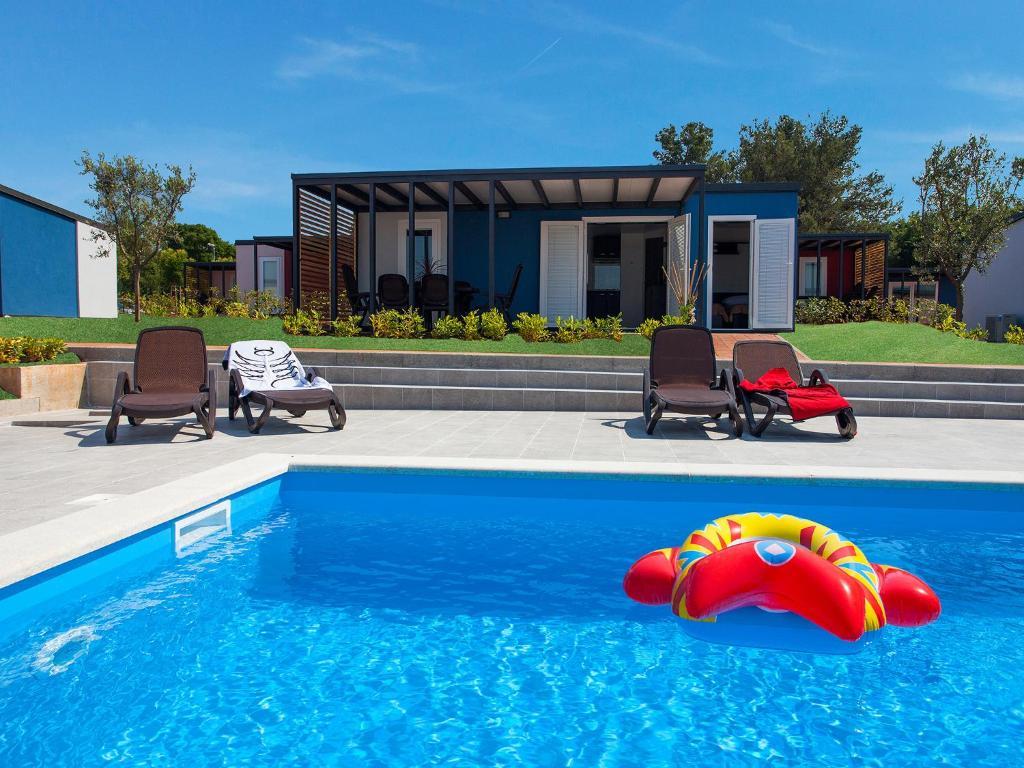 Camping Adria Mobile Homes In Camping Kastanija Новиград Екстериор снимка