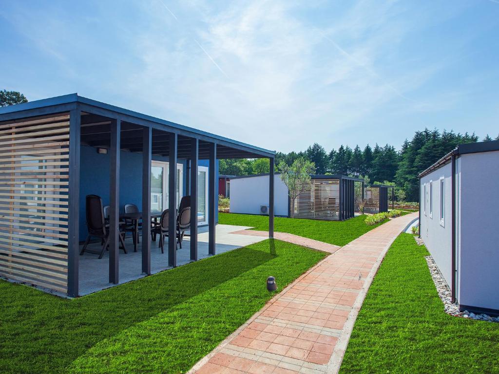 Camping Adria Mobile Homes In Camping Kastanija Новиград Екстериор снимка