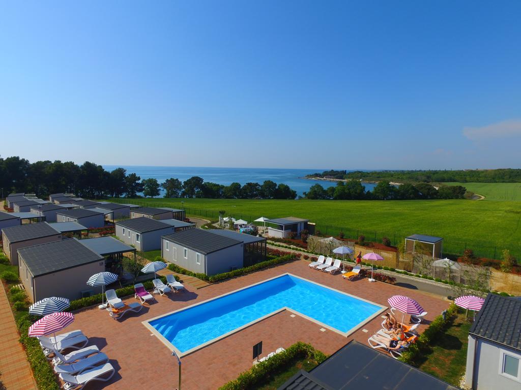 Camping Adria Mobile Homes In Camping Kastanija Новиград Екстериор снимка