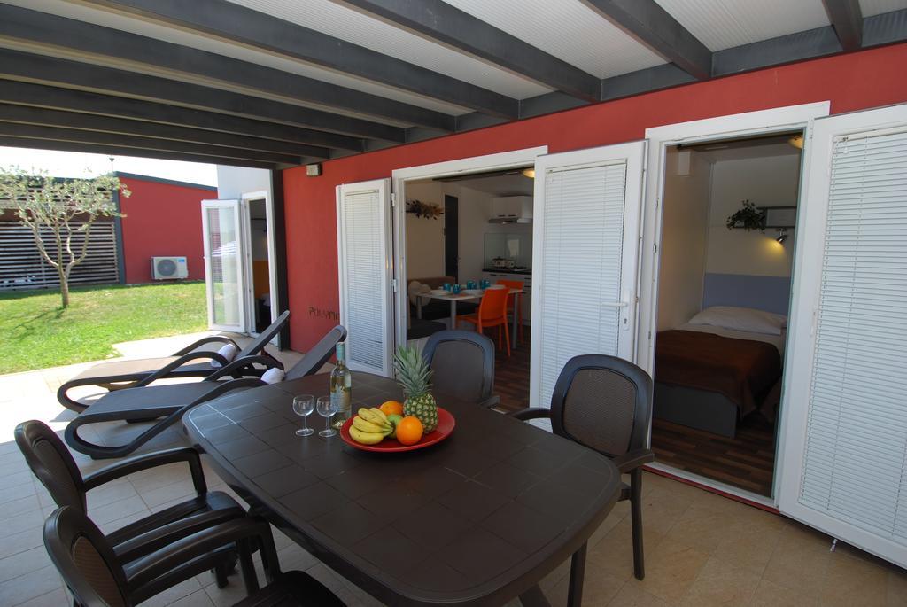 Camping Adria Mobile Homes In Camping Kastanija Новиград Екстериор снимка