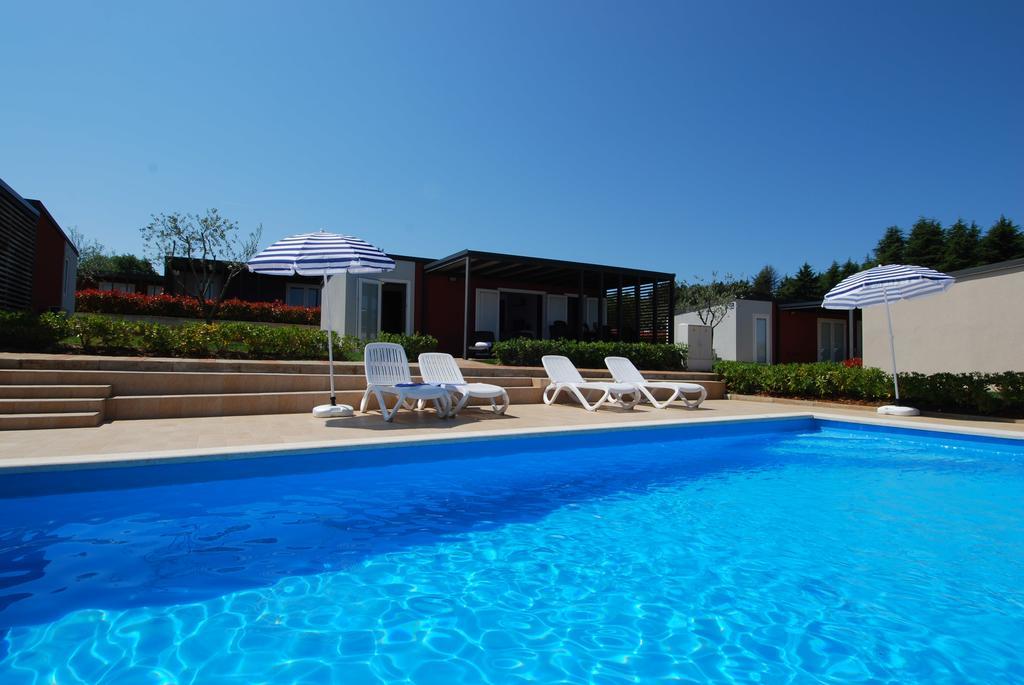 Camping Adria Mobile Homes In Camping Kastanija Новиград Екстериор снимка