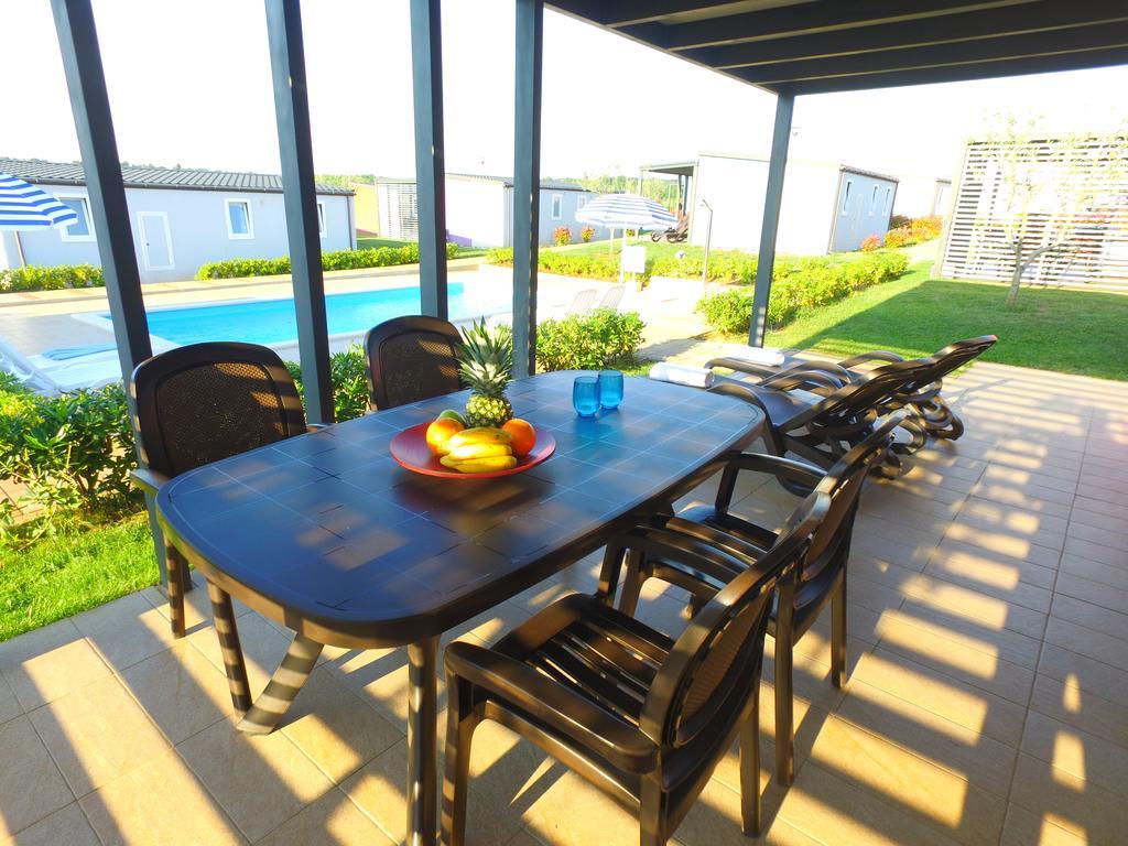 Camping Adria Mobile Homes In Camping Kastanija Новиград Екстериор снимка