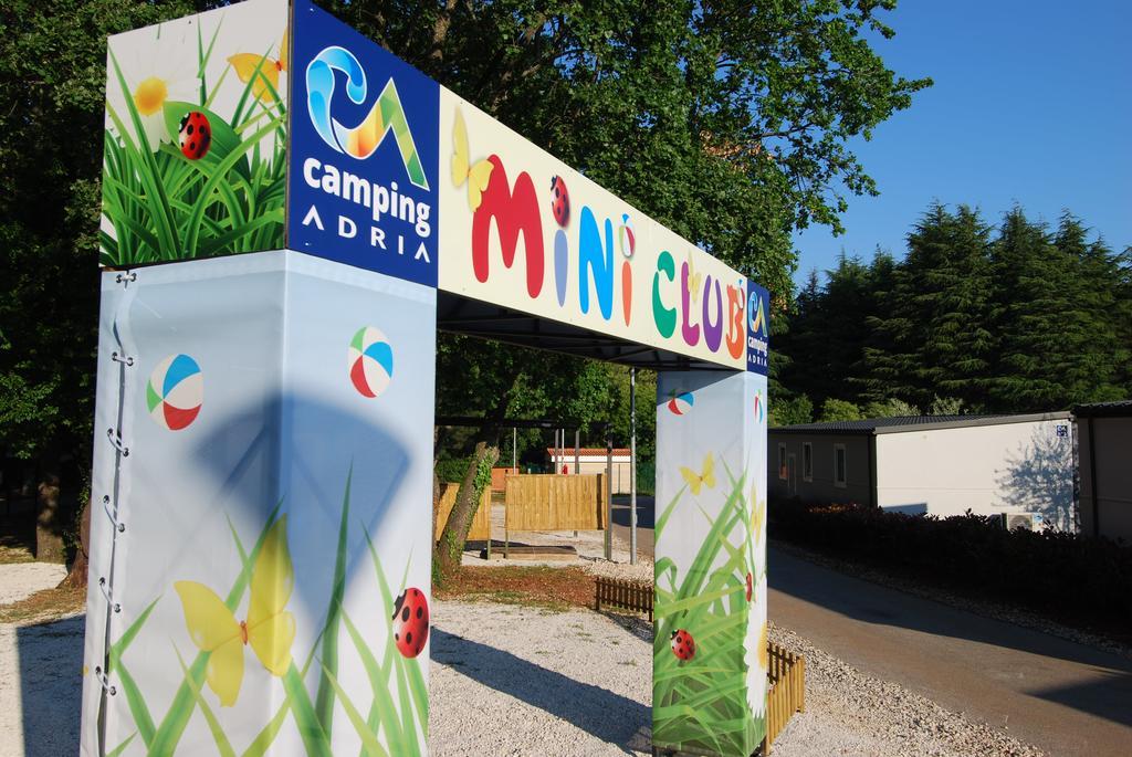 Camping Adria Mobile Homes In Camping Kastanija Новиград Екстериор снимка